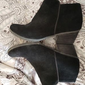 Blondo Villa Waterproof Suede Booties